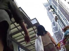 Petite indienne promene son gros cul